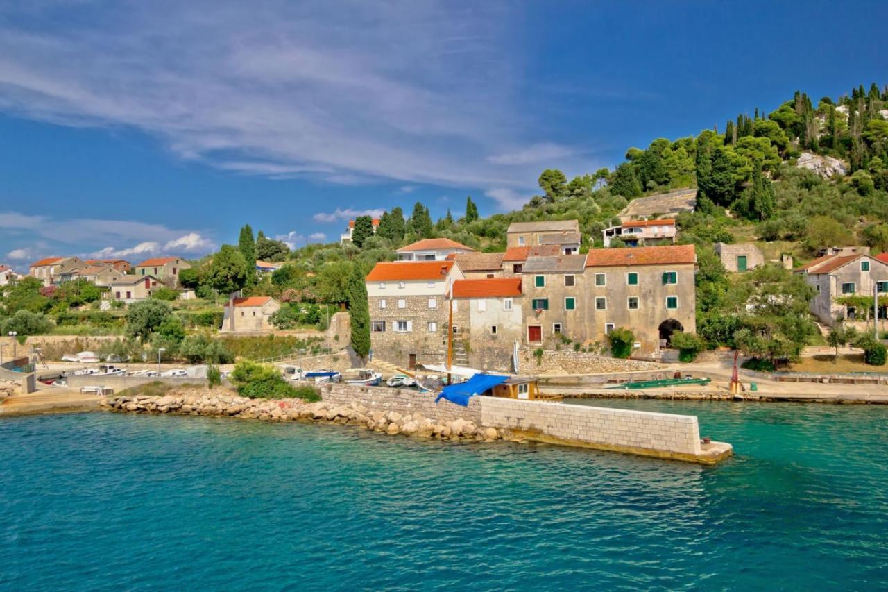 Studio Apartment In Preko With Sea View, Terrace, Air Conditioning, Wi-Fi Exterior photo