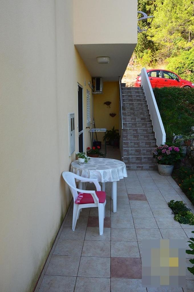 Studio Apartment In Preko With Sea View, Terrace, Air Conditioning, Wi-Fi Exterior photo