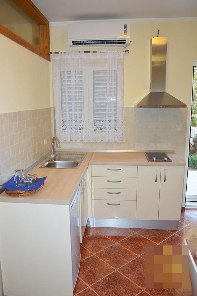 Studio Apartment In Preko With Sea View, Terrace, Air Conditioning, Wi-Fi Exterior photo